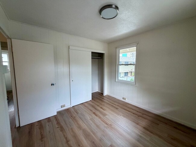 Building Photo - Island Living in the Heart of Waikiki – 2 Bed, 1 Bath with Parking!