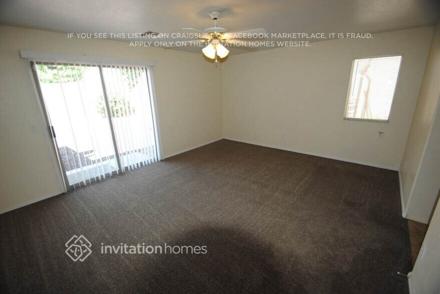 Building Photo - 9426 E Juanita Ave