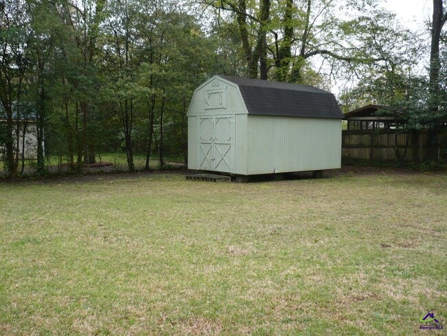 Building Photo - 1325 Laura Ave