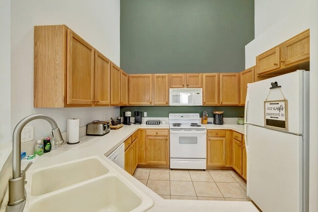 Building Photo - 9225 Wentworth Ln
