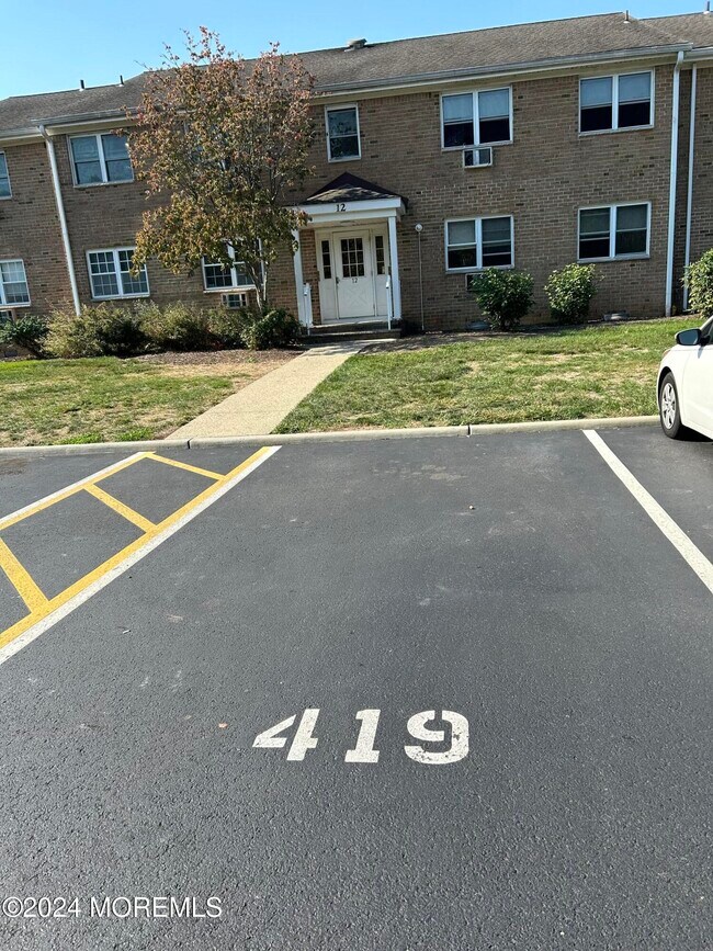 Building Photo - 12 Manchester Ct