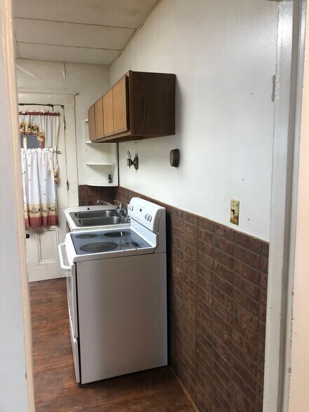 Kitchen Area - 174 Grand St