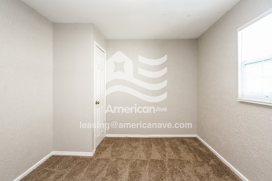 Building Photo - 1648 Iowa St