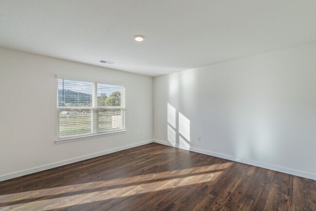 Building Photo - 7650 Belhaven Ln