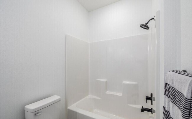 Building Photo - 937 N Blake Ave