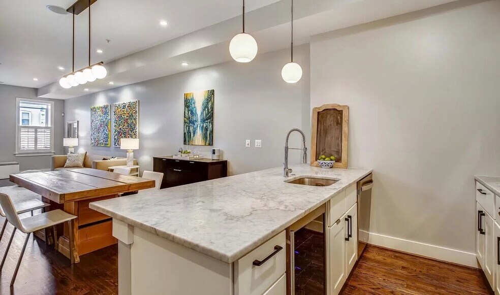 Kitchen - 730 Girard St NW