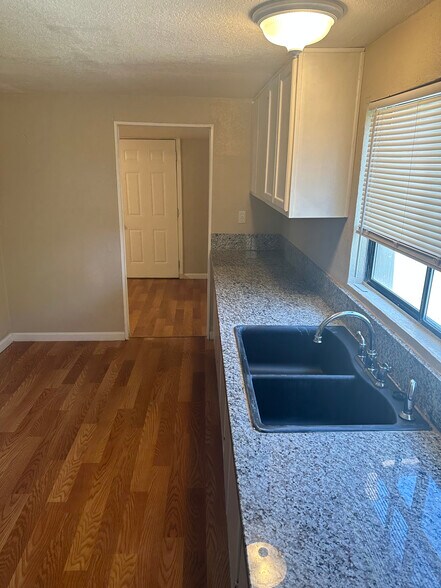 Kitchen - 934 E Andrews Ave