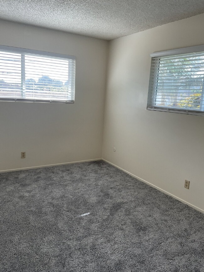 Building Photo - "Charming 2-Bed Oasis in Ventura – Cozy 90...