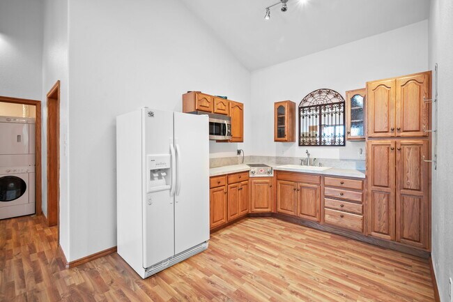 Building Photo - 1020 Walsen Rd