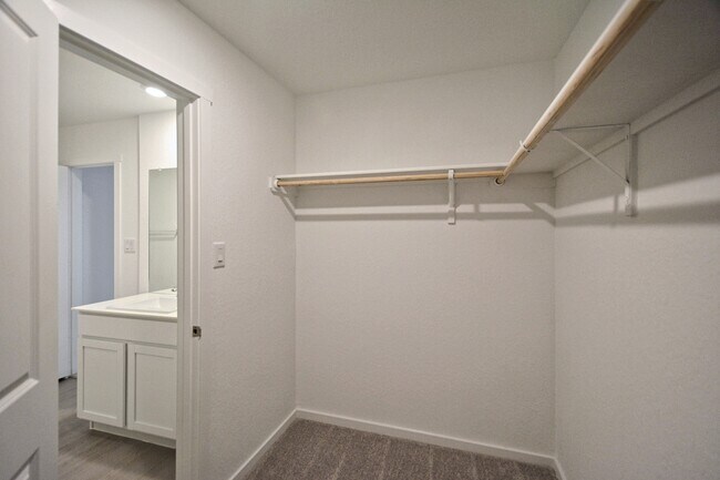 Building Photo - 3744 Axis Hl St