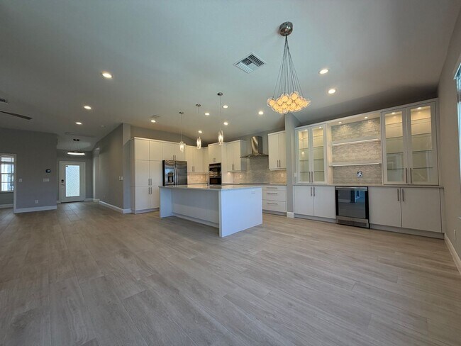 Building Photo - ANNUAL RENTAL - 3 BED / 2 BATH POOL HOME IN AUTUMN WOODS