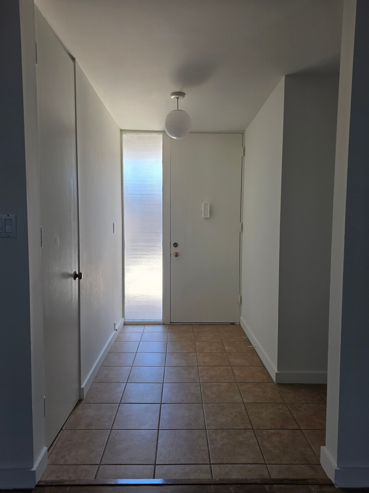 Entry - 1145 Yale St