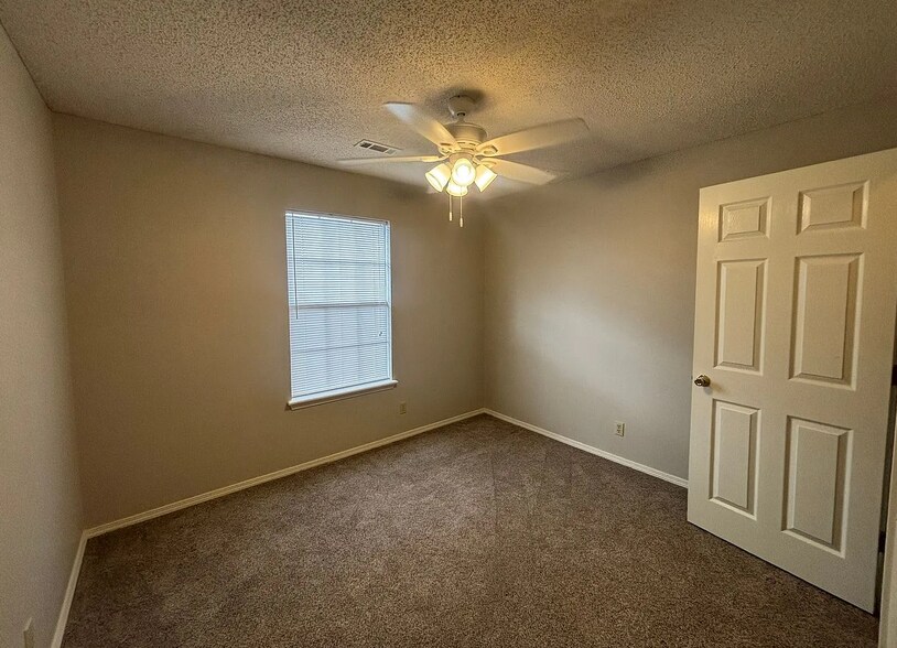 Building Photo - 507 B Camellia Dr.