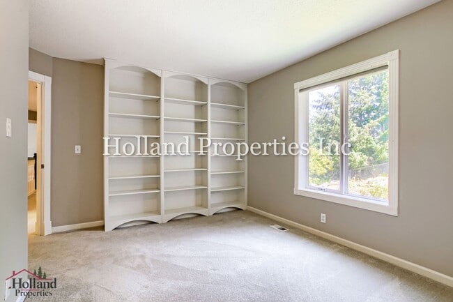 Building Photo - 16308 SW Timberland Dr