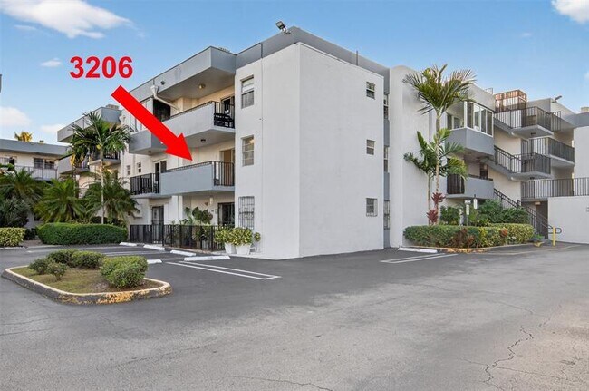 Building Photo - 2465 SW 18th Ave