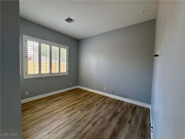 Building Photo - 11 Feather Sound Dr