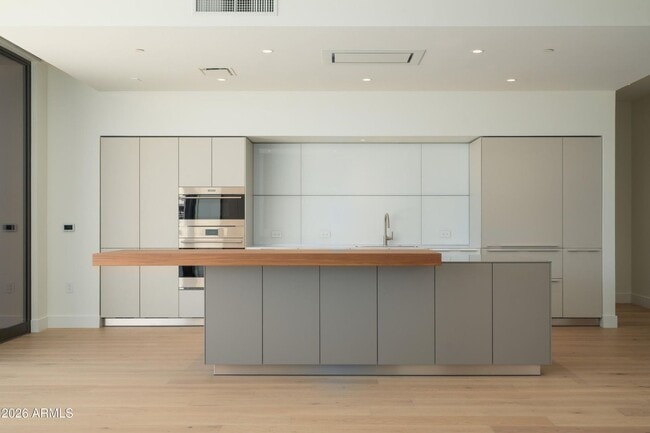 Building Photo - 4849 N Camelback Rdg Dr