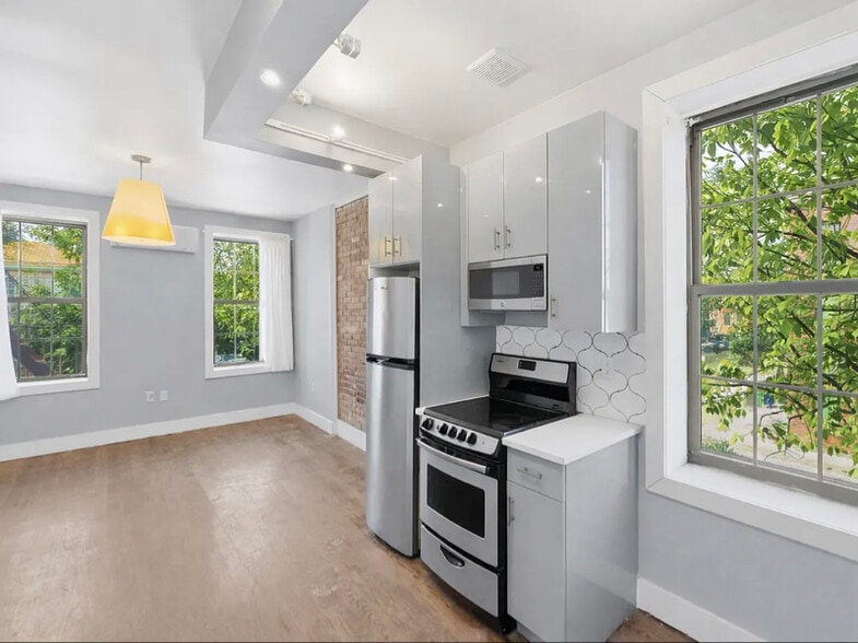 Building Photo - 417 Throop Ave