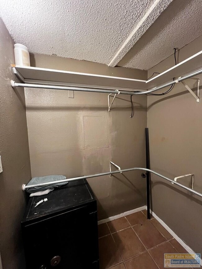 Building Photo - 603 Continental Dr