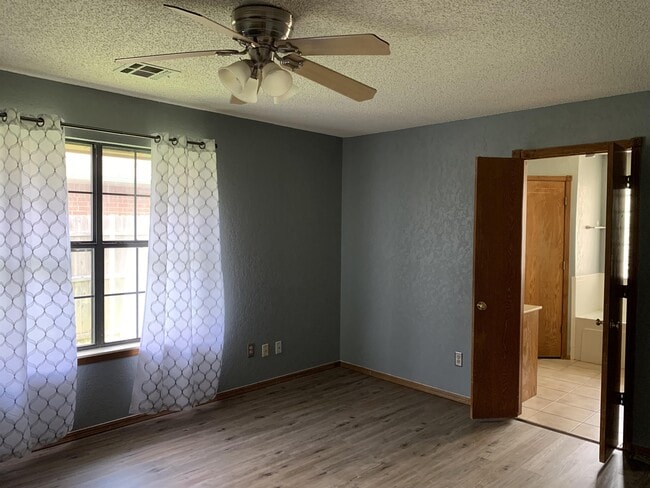 Building Photo - 649 Fire Light Dr