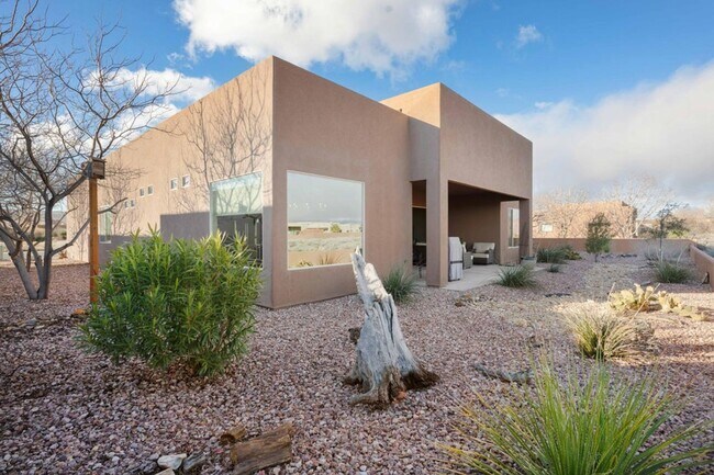 Building Photo - Stunning home with Unobstructed Panoramic Views of Pine Valley Mountain —  6-Month Lease Only