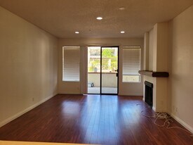 Building Photo - 2563 Plaza del Amo