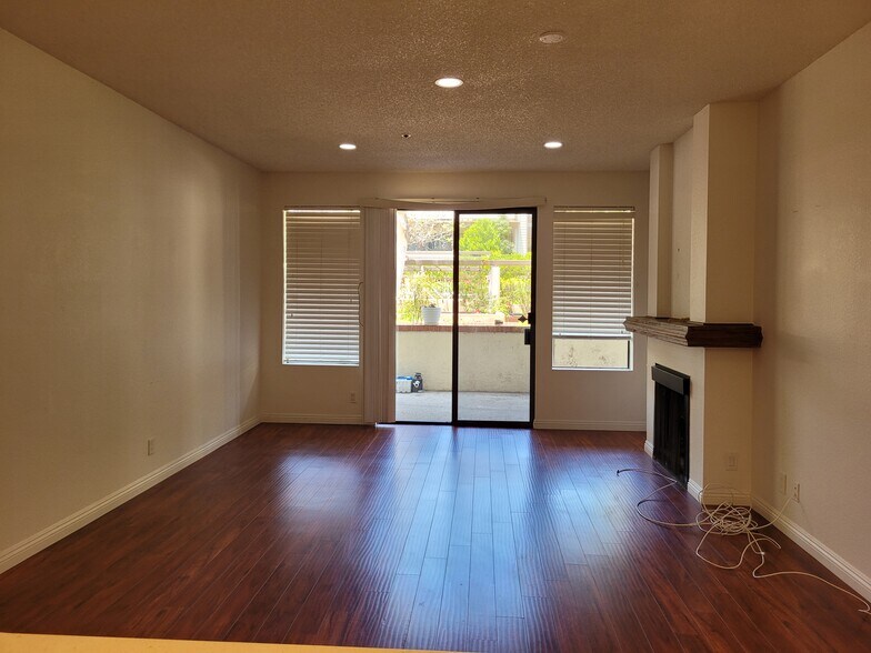 Primary Photo - 2563 Plaza del Amo