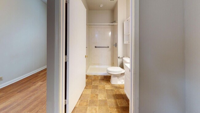 Building Photo - 2305 Rohs St