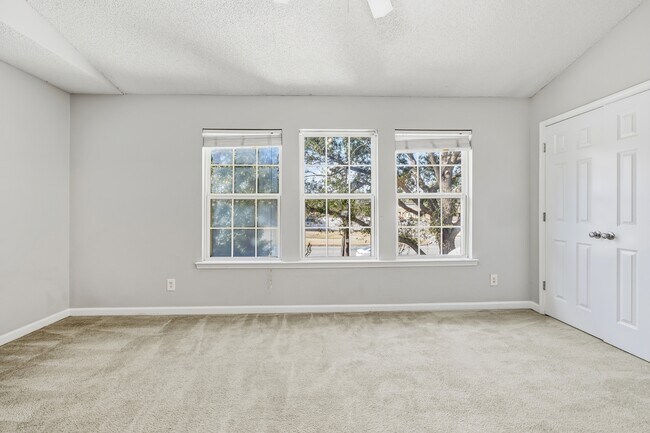 Building Photo - 777 King George Blvd