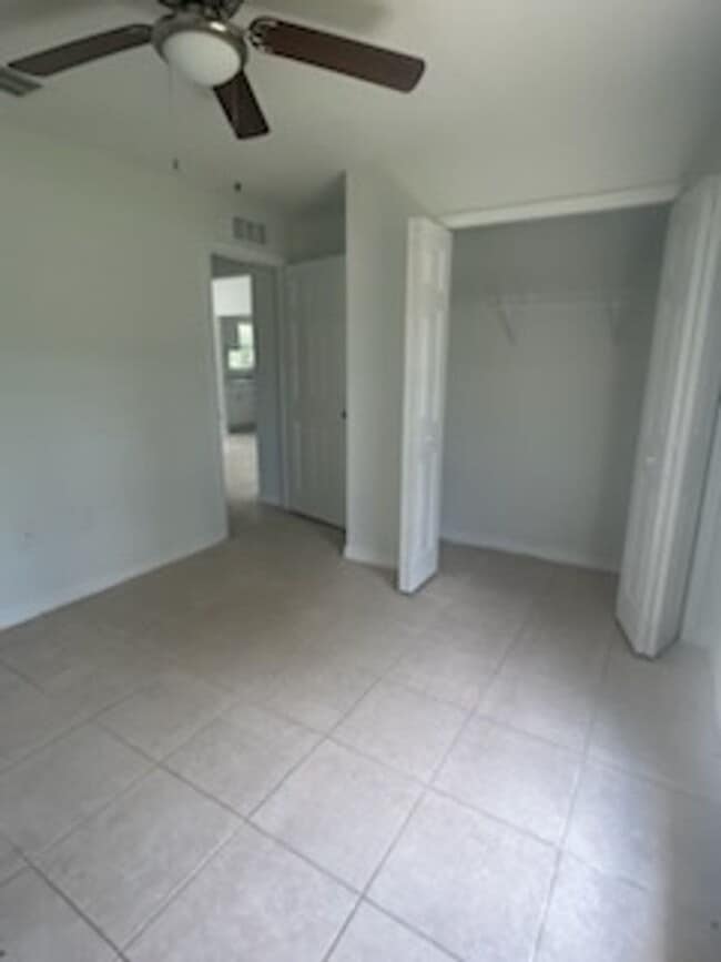 Building Photo - 3/2/1 Single Family Home Available-Cozy Pe...