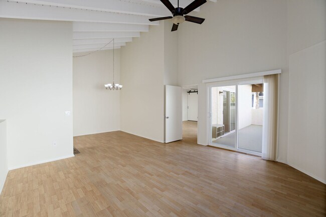 Building Photo - 1916 Clark Ln