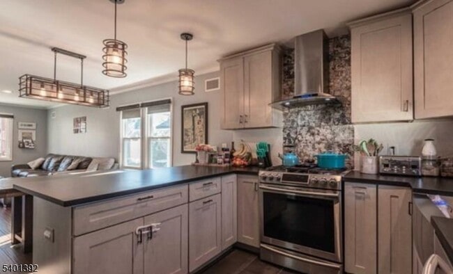 Building Photo - 34 Heights Ave