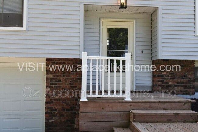 Building Photo - 1105 W Elm Terrace