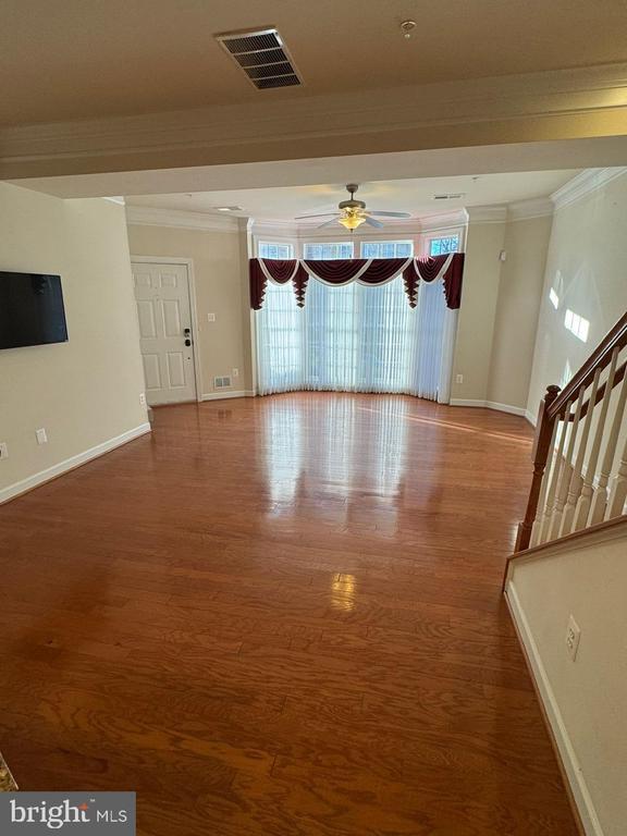 Building Photo - 9500 Hyde Pl