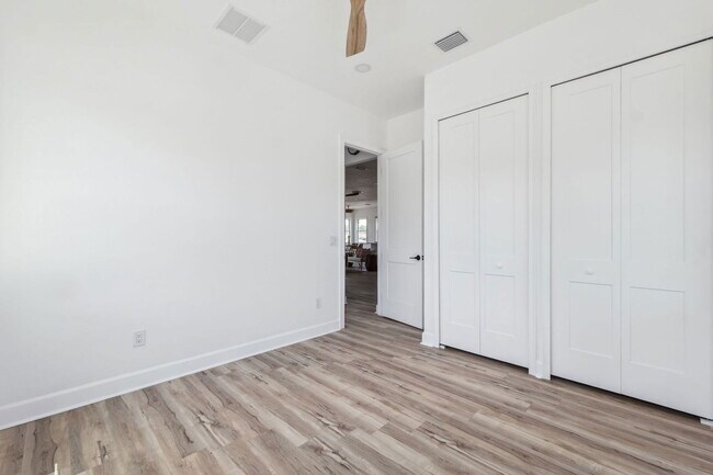 Building Photo - 8622 Inwood Dr