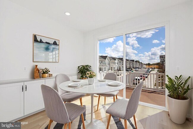 Building Photo - 9117 Crk Btm Ln