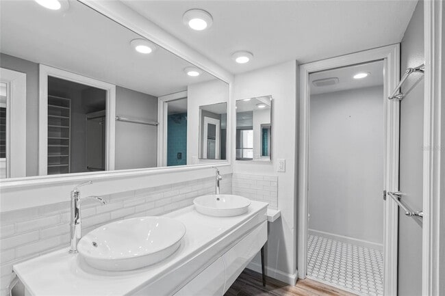 Building Photo - 2617 Cove Cay Dr