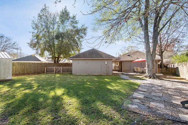 Building Photo - 4047 Country View Dr