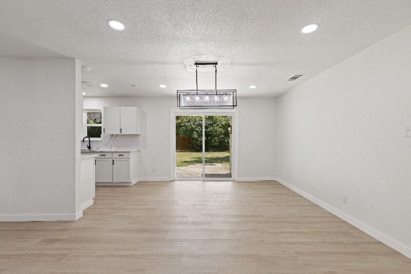 Building Photo - 1414 Timberlake Cir