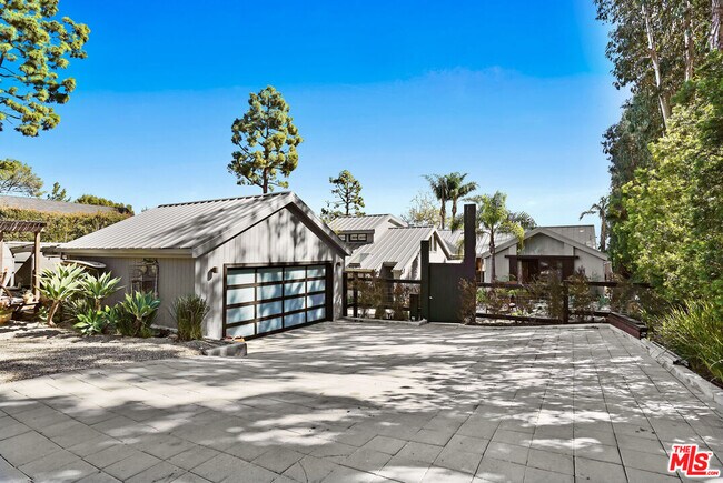 Building Photo - 28036 Sea Ln Dr