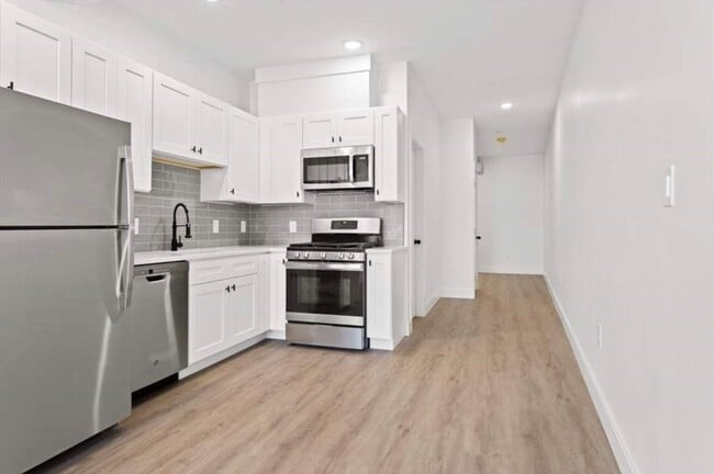 Building Photo - 1137 Washington St