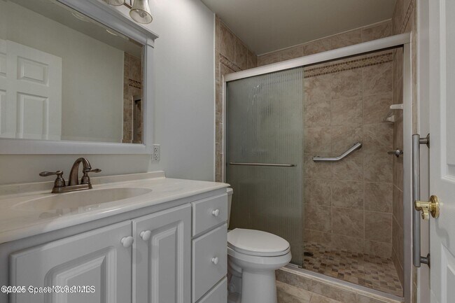 Building Photo - 302 Emerald Pl E