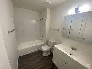 Building Photo - Newly Remodeled Condo Immediate Availability!