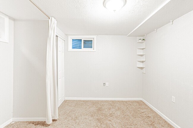 Building Photo - Exceptional 4-Bed, 2-Bath Home in Englewoo...