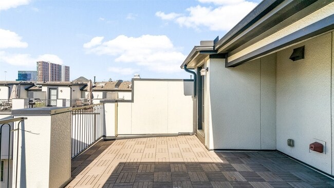 Building Photo - 2191 Helsminster Dr