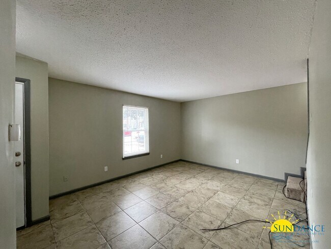 Building Photo - Adorable 3 Bedroom Townhouse In Fort Walton Beach!
