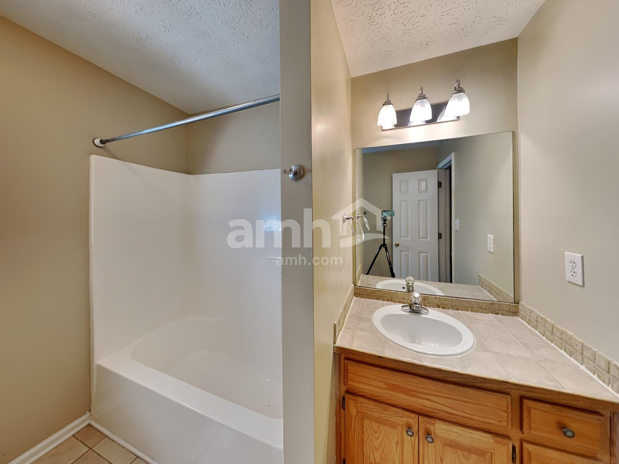 Building Photo - 424 Spring Falls Dr