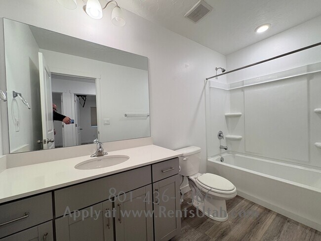 Building Photo - Canvasback