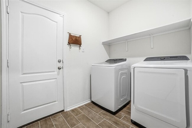 Building Photo - 517 Lady Swiss Ln