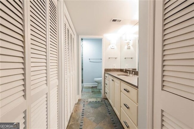 Building Photo - 82 Montre Square NW